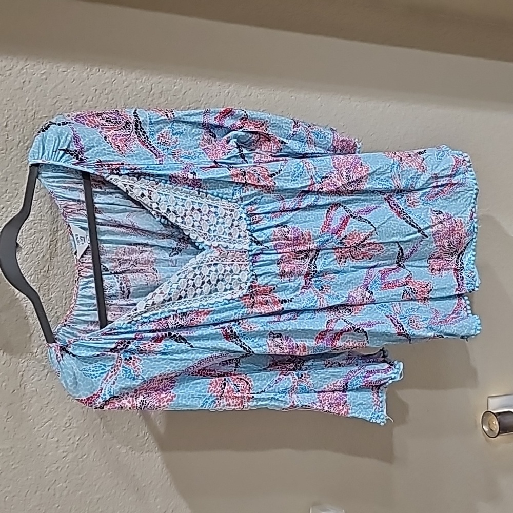 Crown & Ivy top